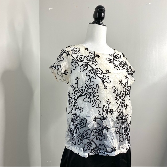 2/$50‼️Anthropologie Meadow Embroidery Lace Top - Picture 5 of 9